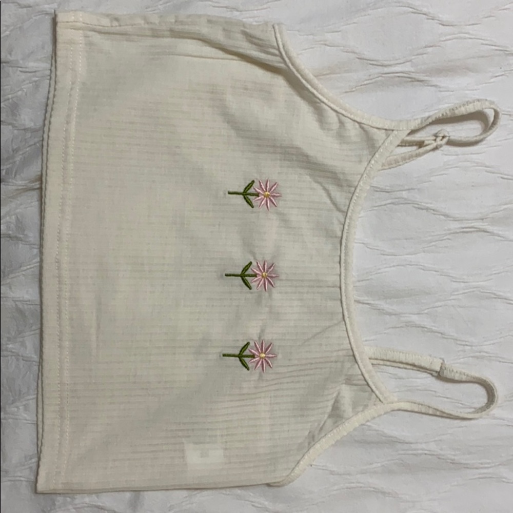 White flower cami crop top
